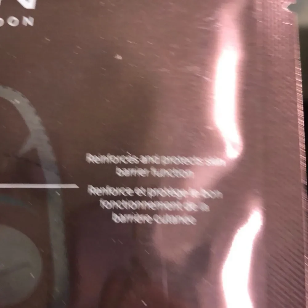 𝅺111skin Harley St. London Rose Gold Facemask - Picture 5 of 8